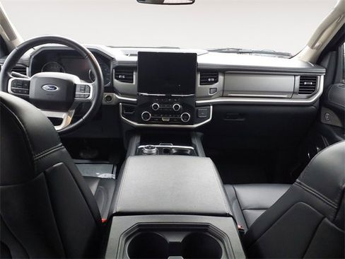 Used 2024 Ford Expedition Max XLT image 10