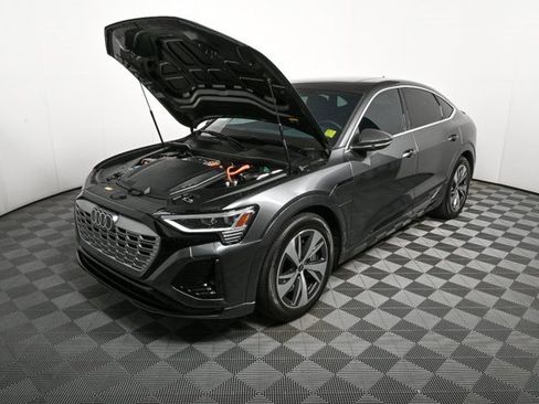 Used 2024 Audi Q8 e-tron Premium image 33