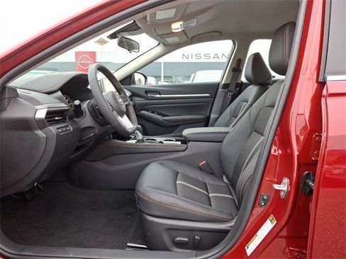 New 2025 Nissan Altima 2.5 SR image 11