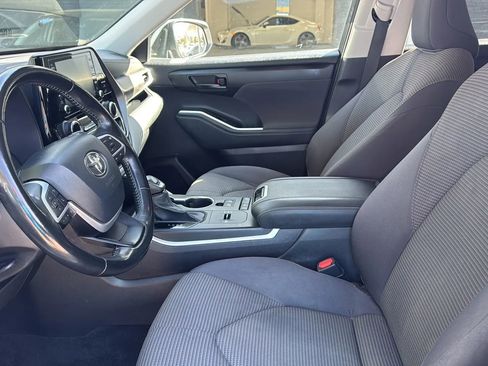 Used 2022 Toyota Highlander LE image 14
