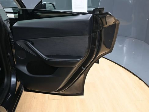 Used 2024 Tesla Model Y Long Range RWD image 40