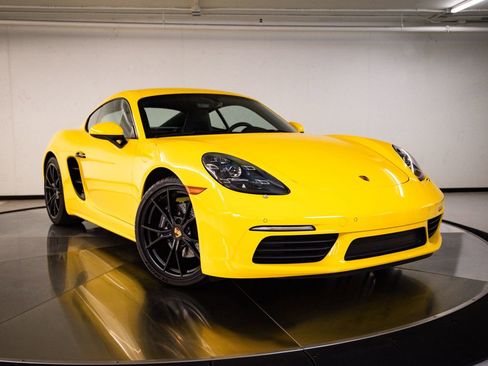 Certified 2024 Porsche 718 Cayman RWD image 9