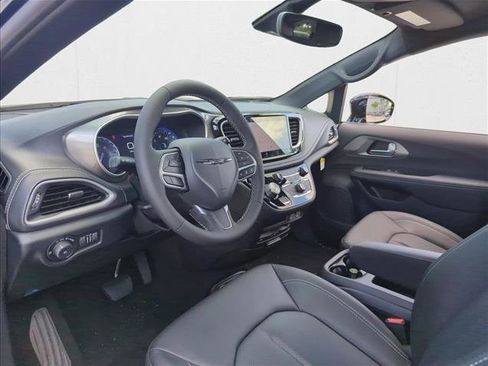 New 2025 Chrysler Pacifica Select w/ Uconnect Theater Family Group image 3