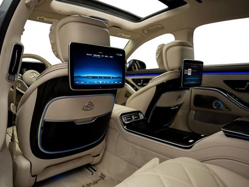 Used 2024 Mercedes-Benz Maybach S 580 4MATIC image 43