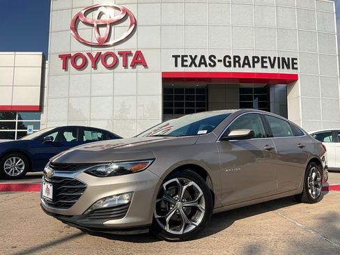 Used 2024 Chevrolet Malibu LT image 2