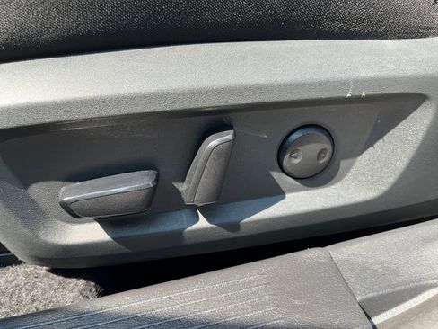 Used 2025 Nissan Rogue SV image 22