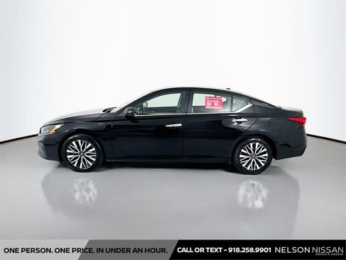 Certified 2025 Nissan Altima 2.5 SV FWD image 8