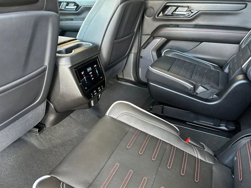 Certified 2025 GMC Yukon XL AT4 Ultimate AWD/4WD image 13