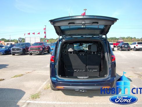 Used 2023 Chrysler Pacifica Limited w/ Uconnect Theater Family Group AWD/4WD image 21
