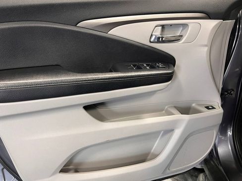 Used 2019 Honda Pilot LX image 17