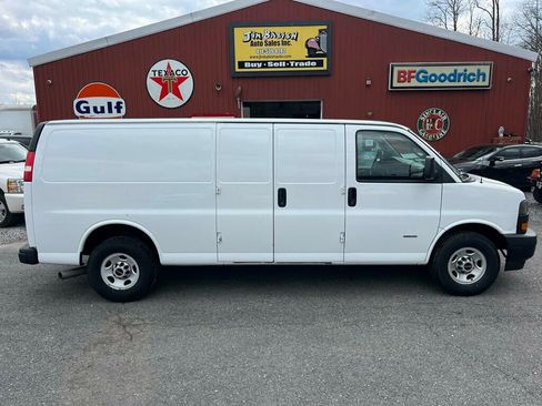 Used 2018 GMC Savana 2500 Extended image 2