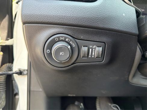 Used 2019 Jeep Compass Latitude AWD/4WD image 21