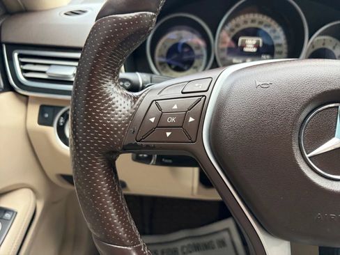 Used 2014 Mercedes-Benz E 550 4MATIC Sedan image 28