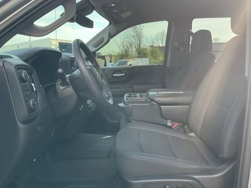 Used 2025 Chevrolet Silverado 1500 Custom image 10