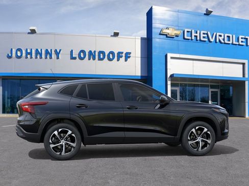 New 2026 Chevrolet Trax RS w/ Sunroof Package FWD image 5