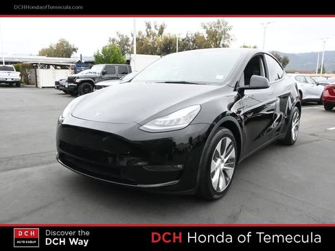 Used 2021 Tesla Model Y Long Range AWD/4WD image 1