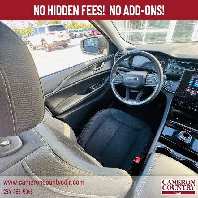 Used 2023 Jeep Grand Cherokee Laredo w/ Luxury Tech Group I RWD image 16