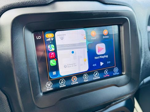 Used 2018 Jeep Renegade Latitude w/ Cold Weather Group image 26