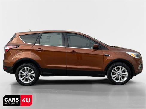 Used 2017 Ford Escape SE image 8