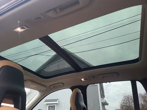 Used 2016 Volvo XC90 T8 Inscription w/ Vision Package image 13