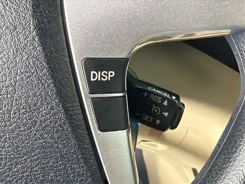 Used 2013 Toyota Highlander Plus FWD image 25