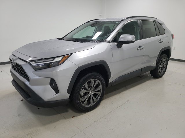 Certified 2022 Toyota RAV4 XLE Premium AWD/4WD image 3