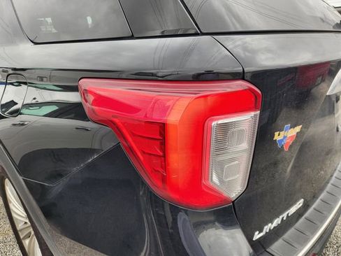 Used 2022 Ford Explorer Limited w/ Limited Technology Package RWD image 7