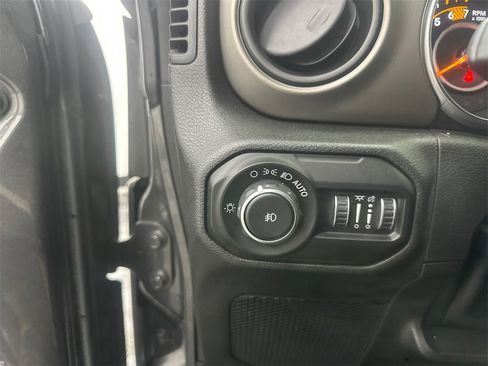 Used 2018 Jeep Wrangler Sport S image 27