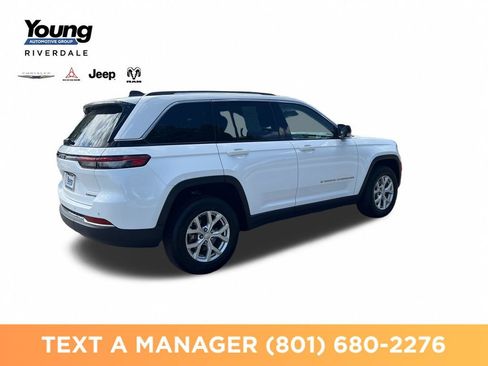 Used 2023 Jeep Grand Cherokee Limited w/ Trailer Tow Prep Group (B) AWD/4WD image 5