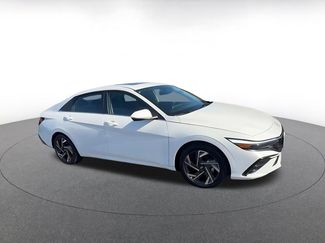 Used 2025 Hyundai Elantra SEL video 2