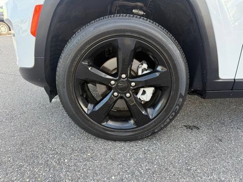 Used 2023 Jeep Grand Cherokee Limited w/ Black Appearance Package AWD/4WD image 46