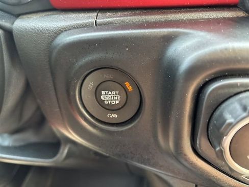 Used 2022 Jeep Gladiator Rubicon w/ Cold Weather Group image 10