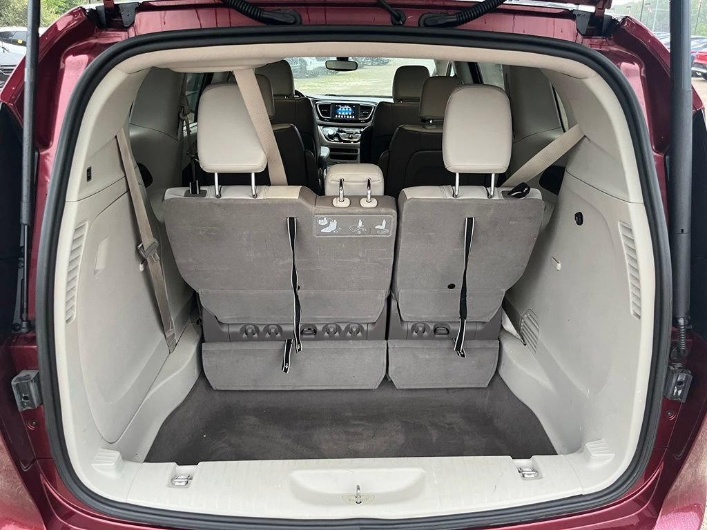 Used 2019 Chrysler Pacifica Touring-L FWD image 9