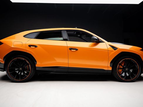 Used 2021 Lamborghini Urus AWD/4WD image 34