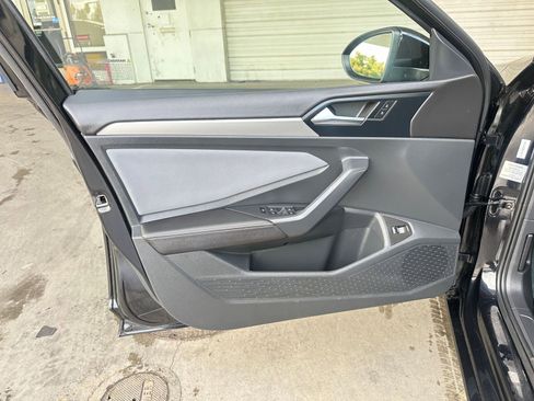 Used 2025 Volkswagen Jetta SE image 25