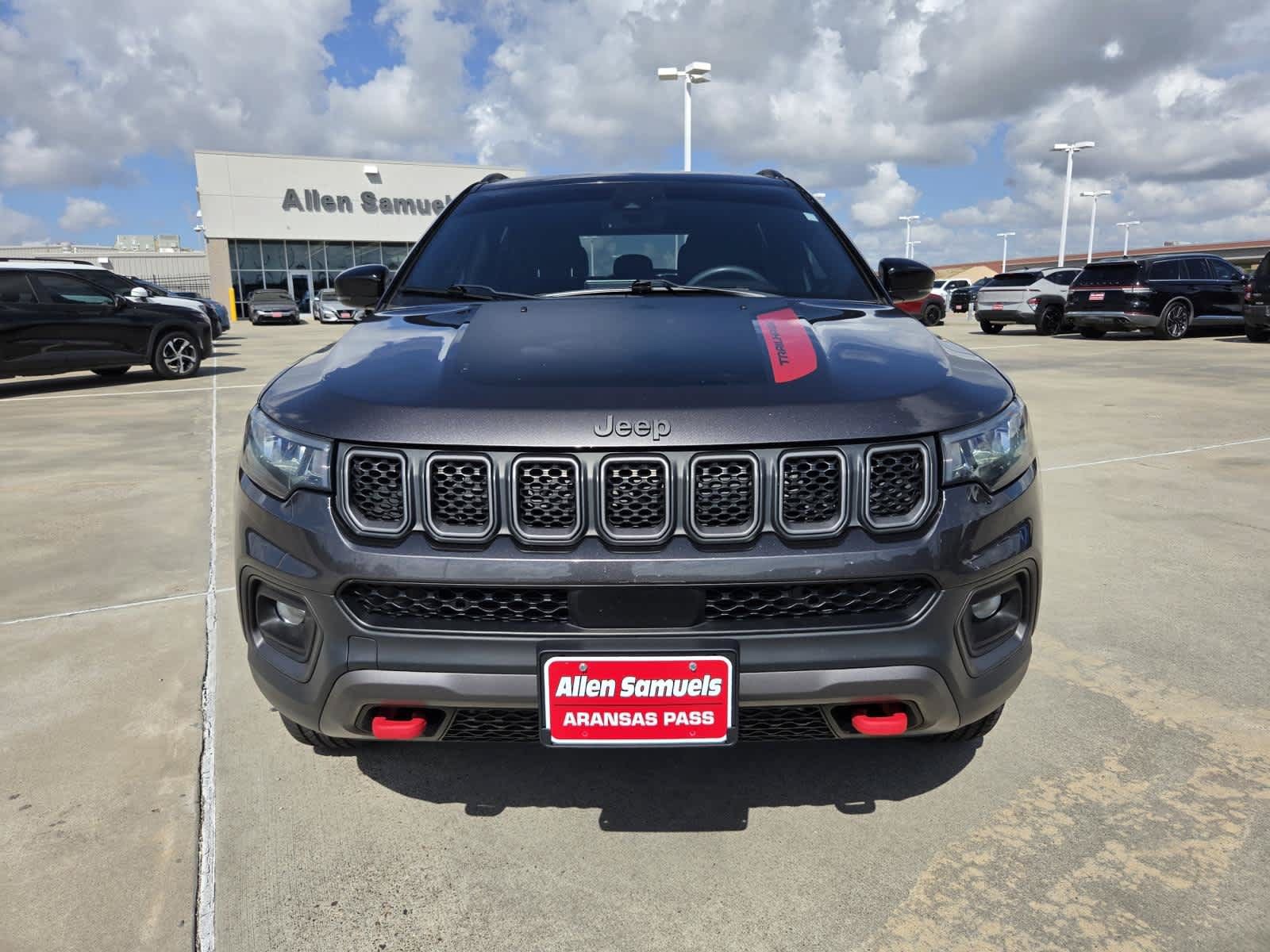Used 2023 Jeep Compass Trailhawk AWD/4WD image 8