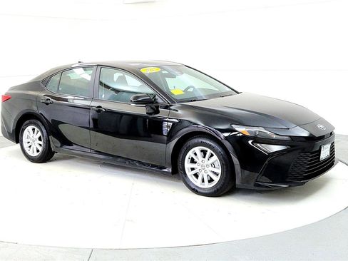 Certified 2025 Toyota Camry LE FWD image 7