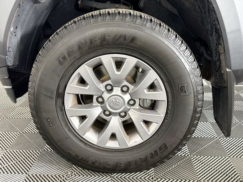 Used 2017 Toyota Tacoma SR5 w/ SR5 Appearance Package (SM) RWD image 35