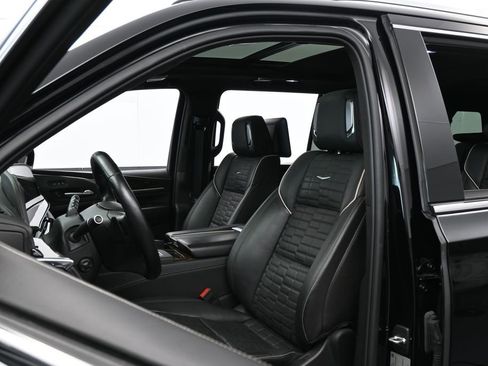 Used 2024 Cadillac Escalade ESV Premium Luxury Platinum AWD/4WD image 10