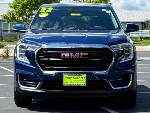 Used 2022 GMC Terrain SLE w/ LPO, Floor Liner Package AWD/4WD image 7