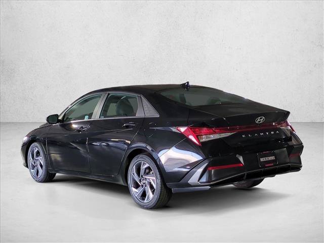 Used 2025 Hyundai Elantra SEL FWD image 8