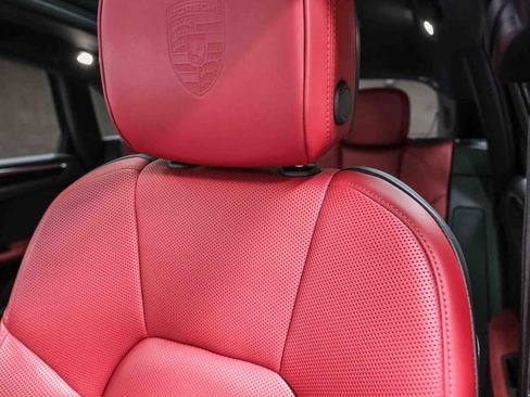 Used 2024 Porsche Macan image 21