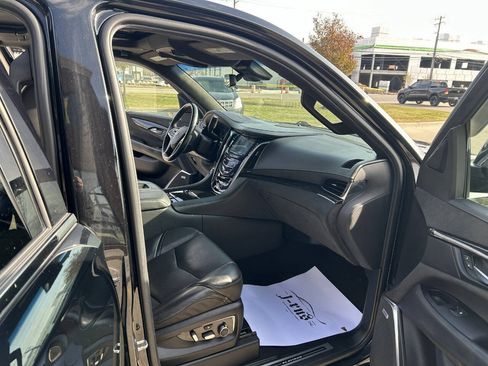 Used 2020 Cadillac Escalade ESV Platinum image 18
