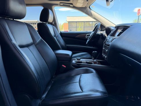 Used 2017 Nissan Pathfinder Platinum w/ Cargo Package image 18