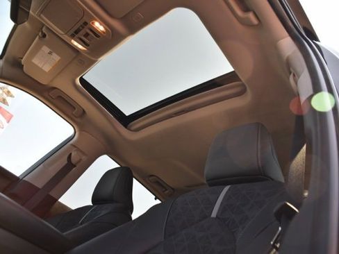 Used 2025 Toyota Highlander XLE image 13