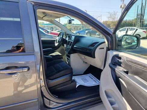 Used 2017 Dodge Grand Caravan SE w/ Power Window Group image 32