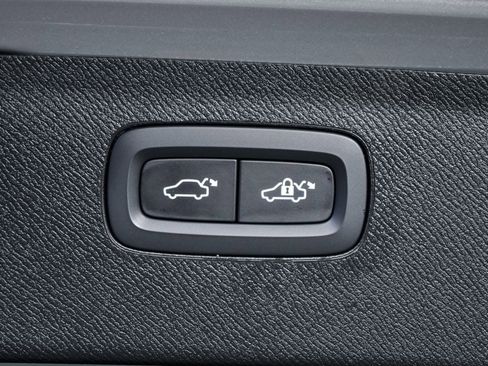 Certified 2025 Volvo XC90 B5 Core AWD/4WD image 33