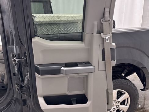 Certified 2019 Ford F150 XLT w/ Equipment Group 302A Luxury image 18