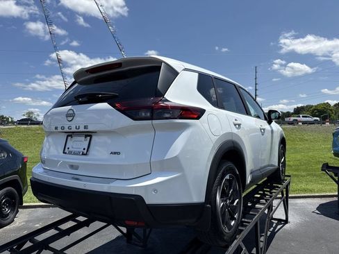 Used 2026 Nissan Rogue SV w/ Cold Weather Package AWD/4WD image 13