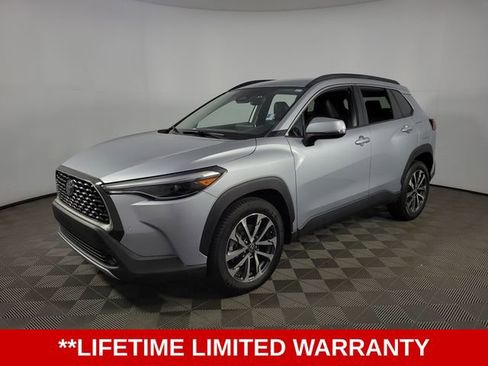 Used 2024 Toyota Corolla Cross XLE FWD image 3